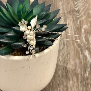 Mariell Bridal Hair Pin (pearl / crystal)